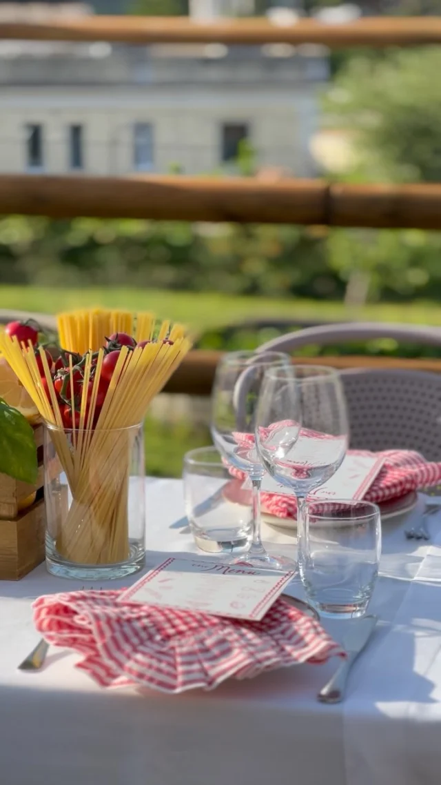 What better way to say “Benvenuti in Italia!” than with a welcome dinner straight out of a postcard? 🍝🌿

Antonia & Jeffrey’s celebration kicked off at @mimi_pizzeria_cucina in Ravello, with tables dressed in gingham and topped with peperoncini, tomatoes, and pasta, pure italian southern charm. 🍕🌶️🍅

From the very first night, it was all about la dolce vita, and this was just the beginning! ❤️

Planning & production : @esterchianelli_iwa
Coordinator : @alessandra_silenziario 
Venue : @mimi_pizzeria_cucina
Napkins : @fgeventi 
Printing : @albanodigital
Content : @raffaellaferrigno

\\ WHATEVER YOUR HEART DESIRES, WE’LL MAKE IT HAPPEN \\

|| Ester Chianelli Italian Wed Agency ||

📱3806966342
💻 www.esterchianelli.com
📧 info@esterchianelli.com 

#welcomedinner #ravellowedding #amalficoastwedding #alfrescodining #destinationweddingitaly #italianweddingplanner #weddingitaly #italywedding