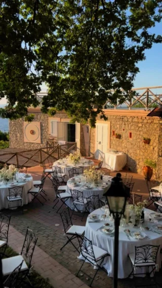 La dolce vita lights up the evening
…”sotto il cielo di Capri!” 🌅 🌙

The wedding dinner table is beautifully set to welcome guests 🕯️
The newlyweds make their grand entrance 
let the celebration begin!
An unforgettable Italian evening is about to unfold! ✨

Planning & production : @esterchianelli_iwa
Wedding coordinator : @alessandra_silenziario 
Venue : @villa_galeotta_capri 
Florist : @andrea_russo_flower_stylist 
Forniture & setups : @fgeventi 
Live Music : @theshackesliveband @scialapopolocapri 
Services audio & Lights : @marsound
Catering : @alba_catering 
Bar catering : @tanyafuture 
Photographer : @detitophotography
Make up & Hair : @cotrilspa
Videomaker : @fabiobrannofilms
Bride : @aurorafrattari_ 
Content : @raffaellaferrigno

\\ WHATEVER YOUR HEART DESIRES, WE’LL MAKE IT HAPPEN \\

|| Ester Chianelli Italian Wed Agency ||

📱3806966342
💻 www.esterchianelli.com
📧 info@esterchianelli.com

#capriwedding #italianwedding #luxuryweddingvenue #destinationweddingitaly #italianweddingplanner #weddingvenueitaly #capri #italywedding