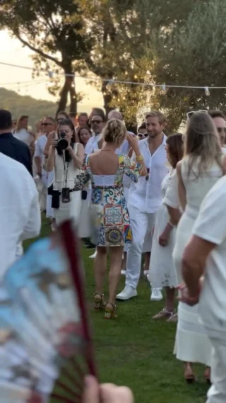 A “Tintarella di luna” kind of night 🌙🤍
Set in the stunning backdrop of @botaniarelais.
All white for Vivika & Kristian’s welcome dinner,
until she arrived in color, and lit up the evening. 🌈✨

Planning & production : @esterchianelli_iwa
Venue : @botaniarelais 
Photographer : @aisleglam
Content : @raffaellaferrigno
Newlyweds : @vivikapascoli @pucci_k_pascoli 
Bridal hair : @romanova.hairstyle.monaco
Make-up : @juliazadolynna
Bridal dress : @dolcegabbana
Bridal shoes : @dolcegabbana

\\ WHATEVER YOUR HEART DESIRES, WE’LL MAKE IT HAPPEN \\

|| Ester Chianelli Italian Wed Agency ||

📱3806966342
💻 www.esterchianelli.com
📧 info@esterchianelli.com 

#welcomedinner #welcomeparty #whiteparty #alfrescodining #weddingitaly #ischia #destinationweddingitaly #italianweddingplanner